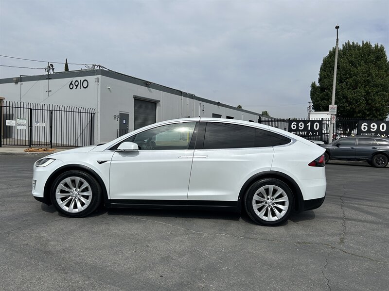 2018 Tesla Model X 75D - Photo 2 - Canoga Park, CA 91303