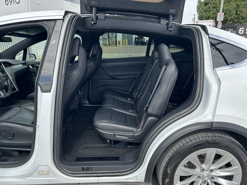 2018 Tesla Model X 75D - Photo 15 - Canoga Park, CA 91303