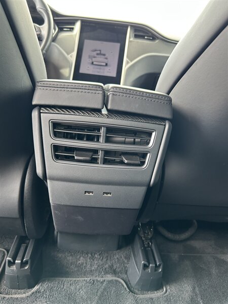 2018 Tesla Model X 75D - Photo 21 - Canoga Park, CA 91303