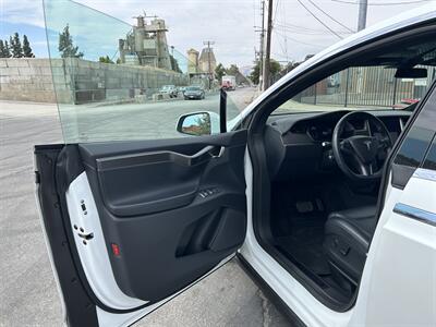 2018 Tesla Model X 75D - Photo 13 - Canoga Park, CA 91303
