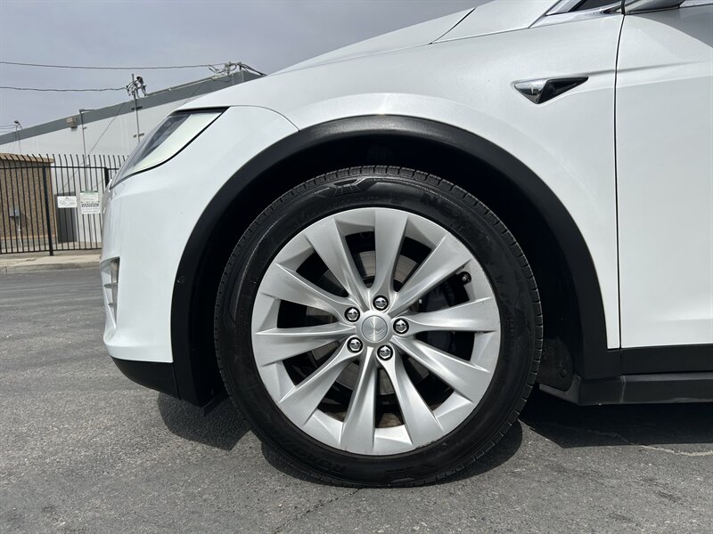 2018 Tesla Model X 75D - Photo 11 - Canoga Park, CA 91303