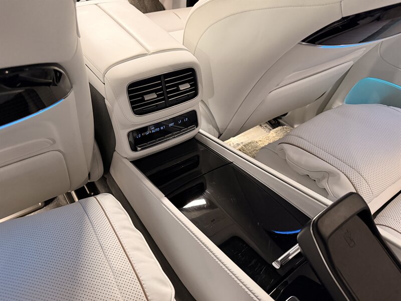 2022 Mercedes-Benz GLS Mercedes-Maybach GLS 600 - Photo 29 - Canoga Park, CA 91303