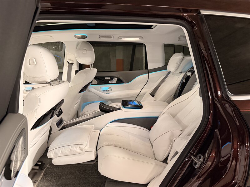 2022 Mercedes-Benz GLS Mercedes-Maybach GLS 600 - Photo 17 - Canoga Park, CA 91303