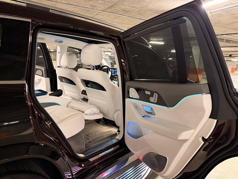 2022 Mercedes-Benz GLS Mercedes-Maybach GLS 600 - Photo 18 - Canoga Park, CA 91303