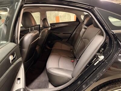 2011 Hyundai SONATA SE - Photo 16 - Canoga Park, CA 91303