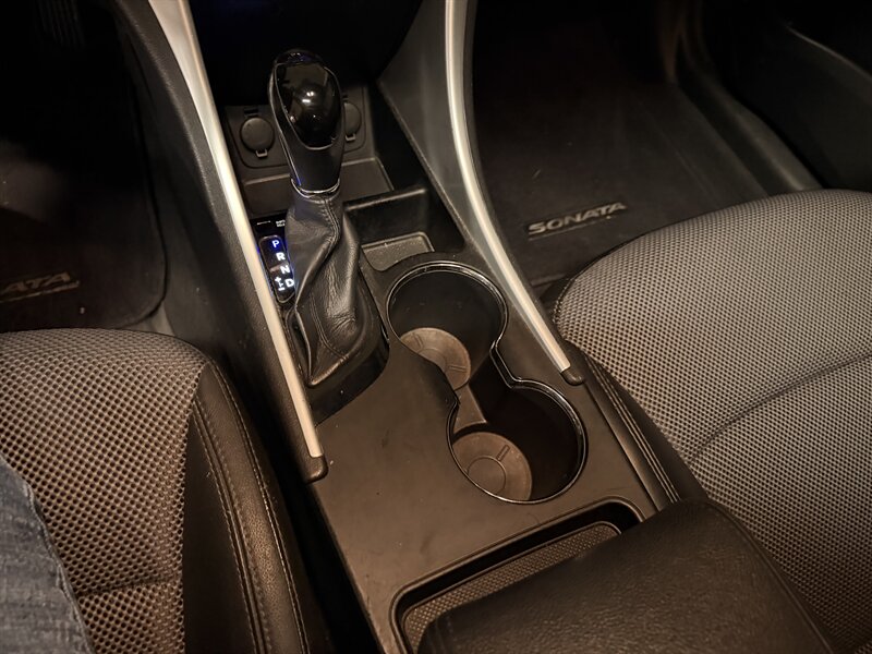 2011 Hyundai SONATA SE - Photo 28 - Canoga Park, CA 91303
