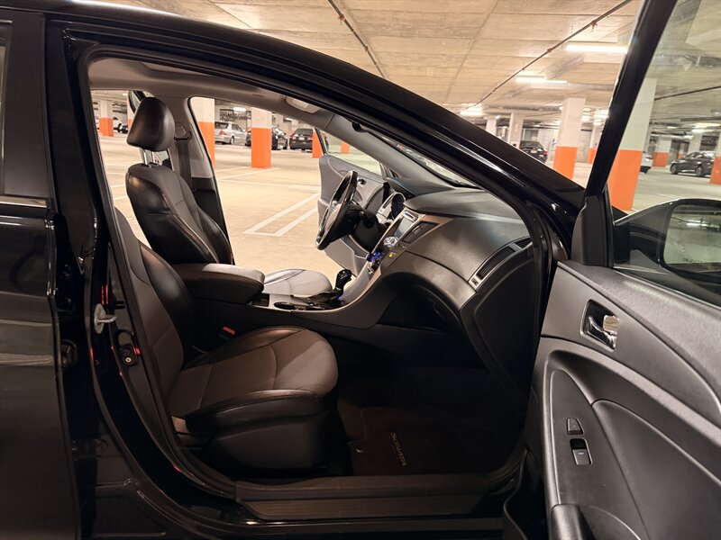 2011 Hyundai SONATA SE - Photo 20 - Canoga Park, CA 91303