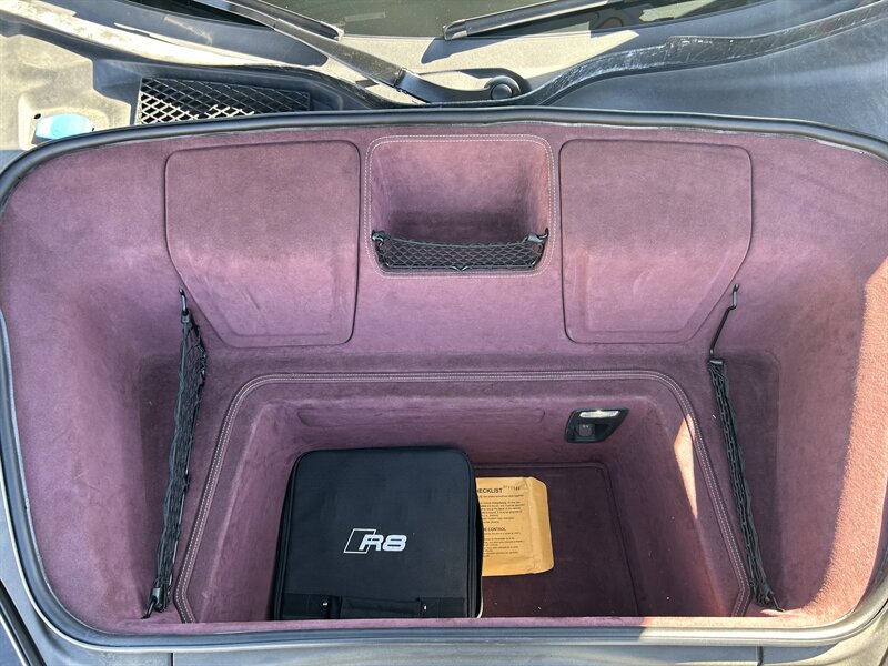 2017 Audi R8 5.2 quattro V10 Plus - Photo 16 - Canoga Park, CA 91303