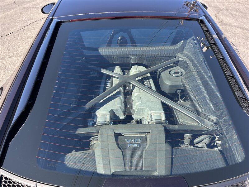 2017 Audi R8 5.2 quattro V10 Plus - Photo 11 - Canoga Park, CA 91303