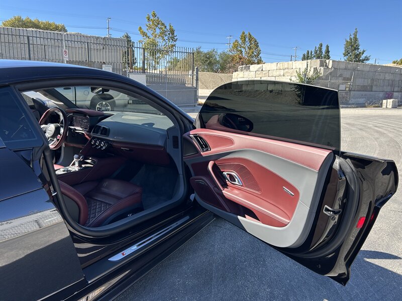 2017 Audi R8 5.2 quattro V10 Plus - Photo 19 - Canoga Park, CA 91303