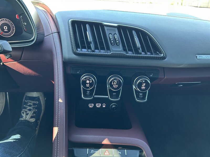 2017 Audi R8 5.2 quattro V10 Plus - Photo 31 - Canoga Park, CA 91303