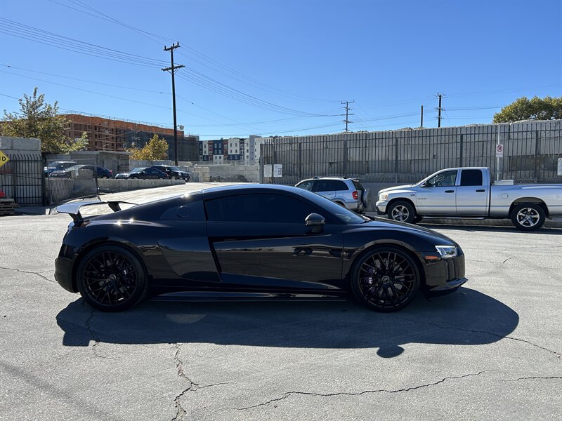 2017 Audi R8 5.2 quattro V10 Plus - Photo 5 - Canoga Park, CA 91303