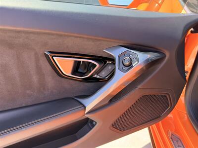 2015 Lamborghini Huracan LP 610-4   - Photo 35 - Canoga Park, CA 91303