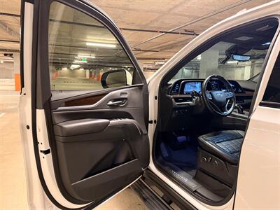 2022 Cadillac Escalade ESV Sport Platinum   - Photo 13 - Canoga Park, CA 91303