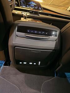 2022 Cadillac Escalade ESV Sport Platinum   - Photo 25 - Canoga Park, CA 91303