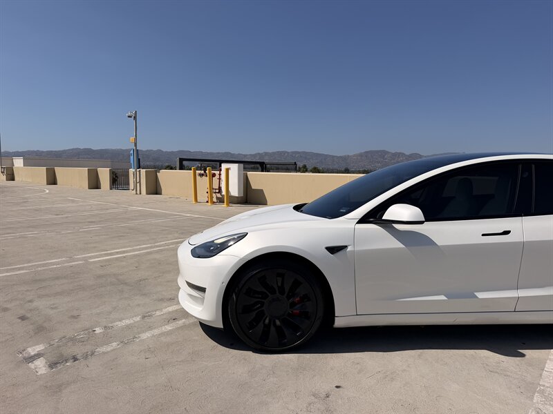 2021 Tesla Model 3 Performance - Photo 2 - Canoga Park, CA 91303