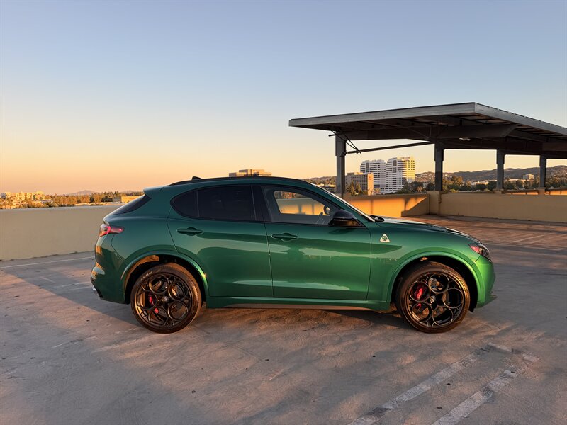 2024 Alfa Romeo Stelvio Quadrifoglio Carbon - Photo 9 - Canoga Park, CA 91303