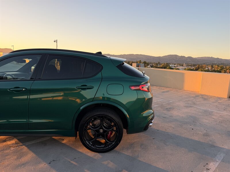 2024 Alfa Romeo Stelvio Quadrifoglio Carbon - Photo 4 - Canoga Park, CA 91303