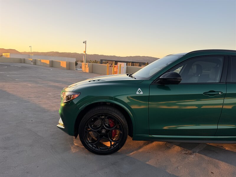 2024 Alfa Romeo Stelvio Quadrifoglio Carbon - Photo 2 - Canoga Park, CA 91303
