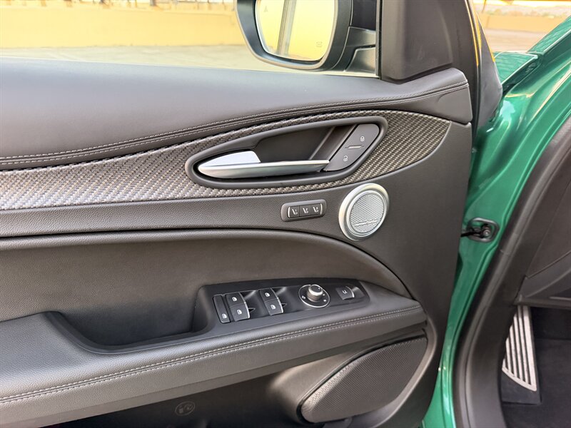 2024 Alfa Romeo Stelvio Quadrifoglio Carbon - Photo 35 - Canoga Park, CA 91303