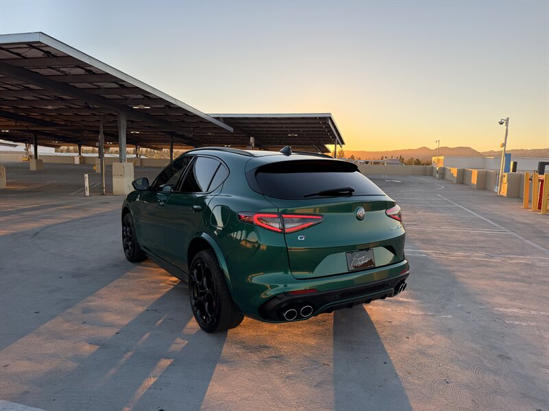 2024 Alfa Romeo Stelvio Quadrifoglio Carbon - Photo 5 - Canoga Park, CA 91303