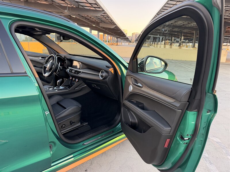 2024 Alfa Romeo Stelvio Quadrifoglio Carbon - Photo 28 - Canoga Park, CA 91303