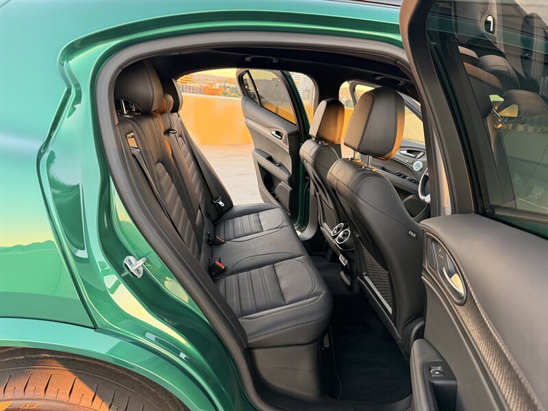 2024 Alfa Romeo Stelvio Quadrifoglio Carbon - Photo 27 - Canoga Park, CA 91303