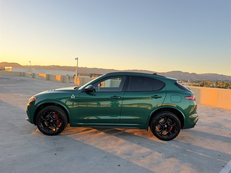 2024 Alfa Romeo Stelvio Quadrifoglio Carbon - Photo 3 - Canoga Park, CA 91303