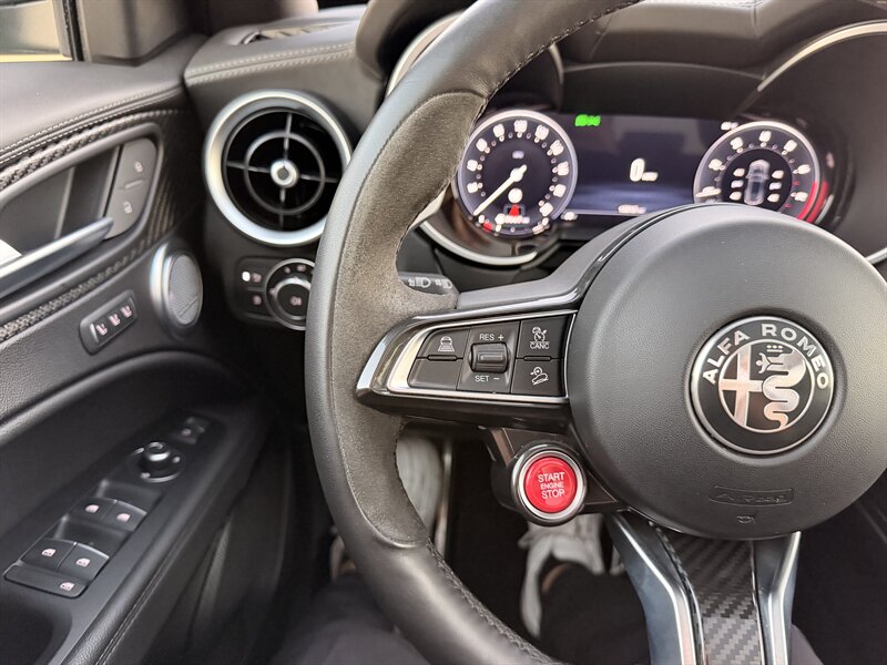 2024 Alfa Romeo Stelvio Quadrifoglio Carbon - Photo 49 - Canoga Park, CA 91303