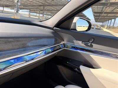 2023 BMW i7 xDrive60 - Photo 35 - Canoga Park, CA 91303