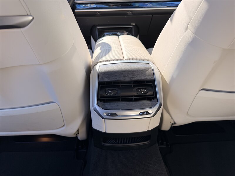 2023 BMW i7 Base - Photo 26