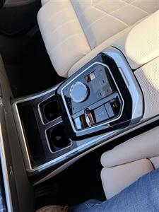 2023 BMW i7 xDrive60 - Photo 33 - Canoga Park, CA 91303