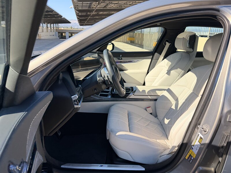 2023 BMW i7 Base - Photo 16