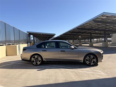 2023 BMW i7 xDrive60 - Photo 5 - Canoga Park, CA 91303