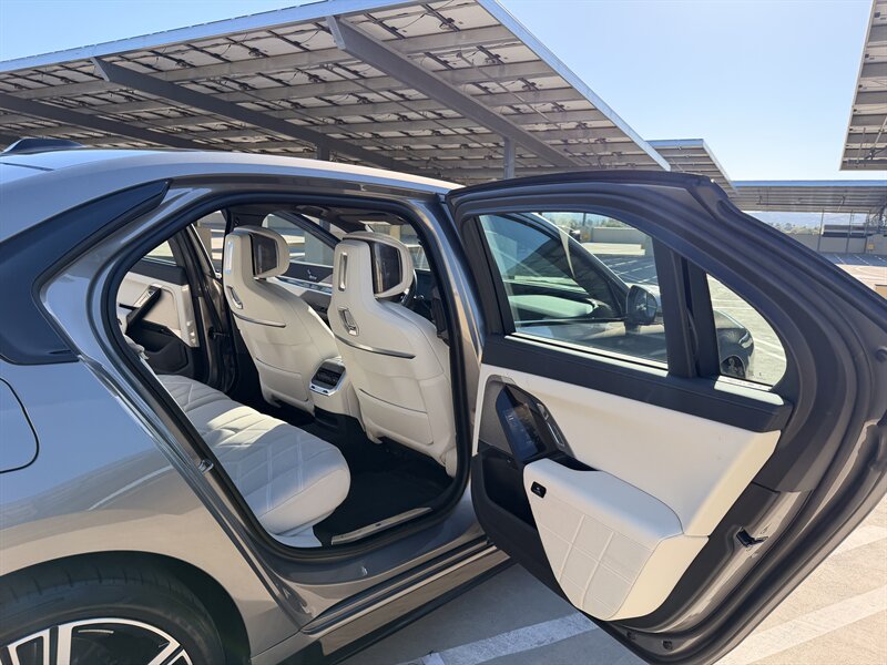 2023 BMW i7 Base - Photo 19