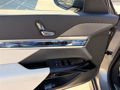 2023 BMW i7 xDrive60 - Photo 28 - Canoga Park, CA 91303