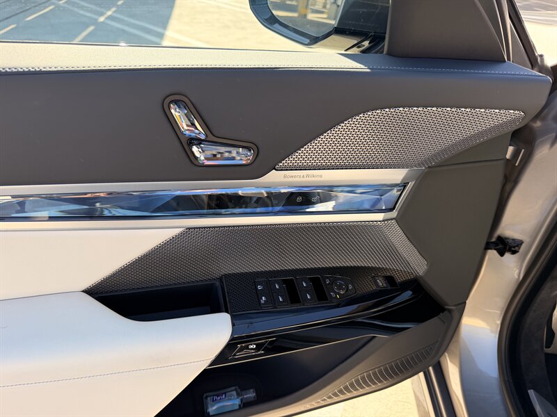 2023 BMW i7 Base - Photo 28