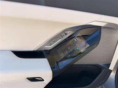 2023 BMW i7 xDrive60 - Photo 23 - Canoga Park, CA 91303