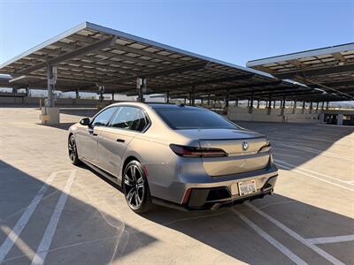 2023 BMW i7 xDrive60 - Photo 3 - Canoga Park, CA 91303