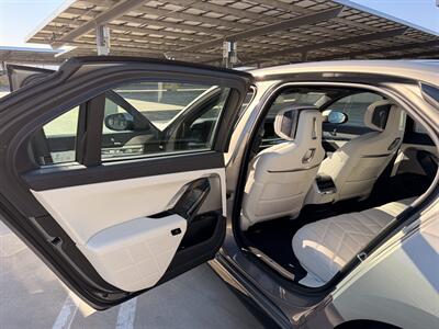 2023 BMW i7 xDrive60 - Photo 17 - Canoga Park, CA 91303
