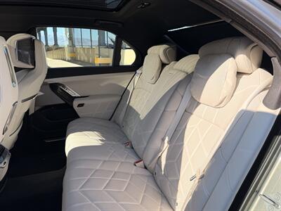 2023 BMW i7 xDrive60 - Photo 25 - Canoga Park, CA 91303
