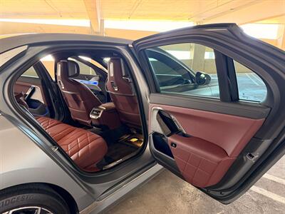 2023 BMW i7 xDrive60   - Photo 16 - Canoga Park, CA 91303