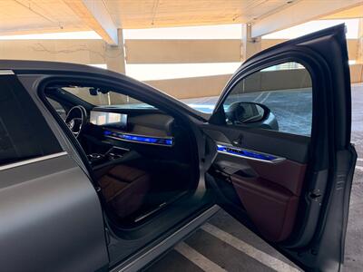 2023 BMW i7 xDrive60   - Photo 18 - Canoga Park, CA 91303