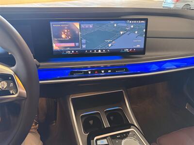 2023 BMW i7 xDrive60   - Photo 32 - Canoga Park, CA 91303