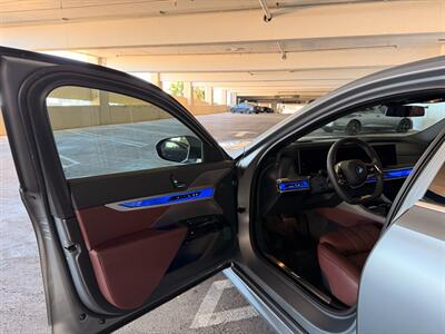 2023 BMW i7 xDrive60   - Photo 12 - Canoga Park, CA 91303