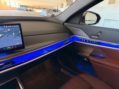 2023 BMW i7 xDrive60   - Photo 33 - Canoga Park, CA 91303