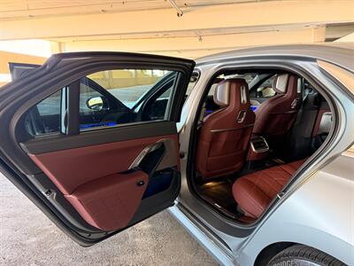 2023 BMW i7 xDrive60   - Photo 14 - Canoga Park, CA 91303