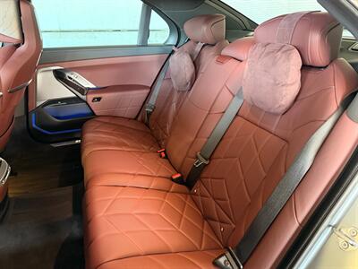 2023 BMW i7 xDrive60   - Photo 21 - Canoga Park, CA 91303