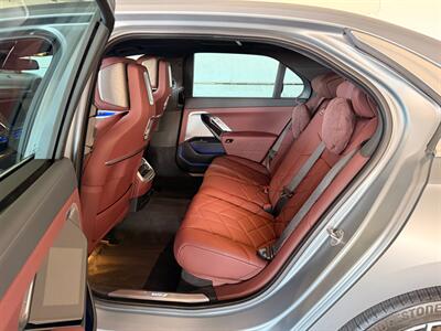 2023 BMW i7 xDrive60   - Photo 15 - Canoga Park, CA 91303