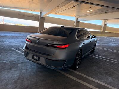 2023 BMW i7 xDrive60   - Photo 4 - Canoga Park, CA 91303